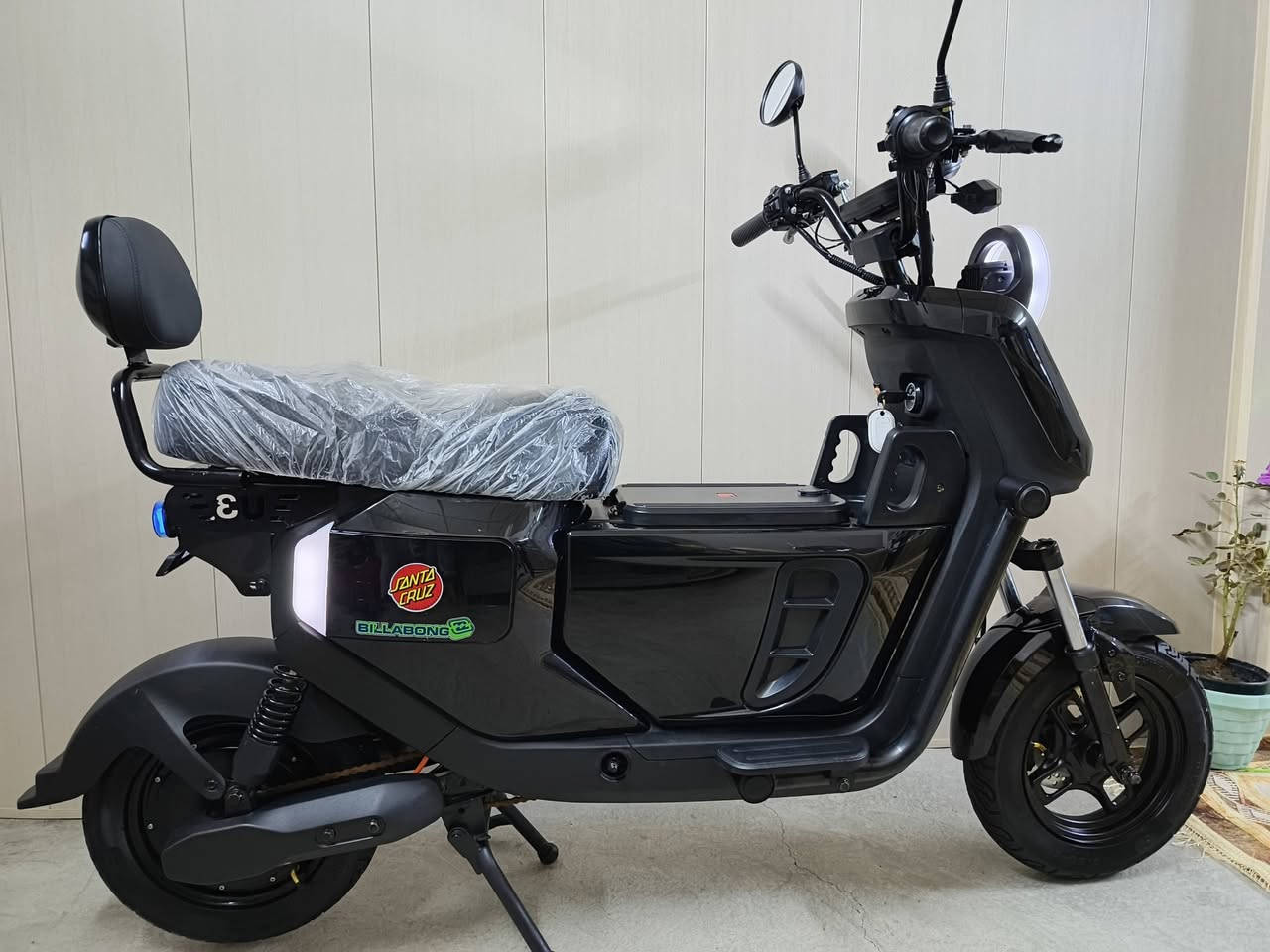 السلام عليكم ورحمة الله وبركاتة...
دراجة كهربائية نوعU3 ماركة معروفة ورصينة اصلية موديل 2026 بعدهة زيرو ماشية قليل جدآ...

بطارية ليثيوم32ieonامبير 60ڤولت

ملف1500

السرعة الحقيقية مع الوزن 55

نظام البك R  الرجوع إلى الخلف

3تحويلات سرع eco... Draeve... Sport

نظام الباركp

تشغيل سويج... بصمة.... جهاز إنذار وقفل الامان

لايت عالي ناصي زنون... سكن لايت لد شمعة... بك لايت نشرات متغيرة... دبل إشارة... اشارة يمين يسار... هورن

بريك امامي خلفي دسك هيدروليك نظام Abs

مساحة تخزين واسعة

كشن سياحي طبي

شاحن يدعم الشحن السريع والفصل الذاتي عند امتلاء البطارية بلشحن

السعر 750ألف وبيهة مجال بسيط للشراي

العنوان العطيفية قرب جامع براثا

رقمي*********** بي واتساب
