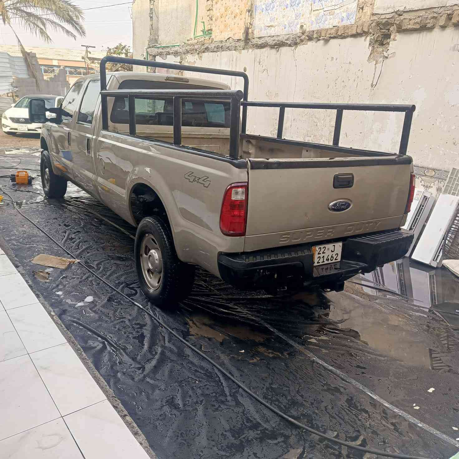 السلام عليكم عندي فورد موديل 2009 مكفوله كفاله عامه من كلشي من مير و مكينه و صدر و كشر سيارة نظيفه و جاهزة و انطي تراي للبصرة السيارة كاز السعر 130 و عنواني حي الجامعه رقم تلفوني :  ***********
