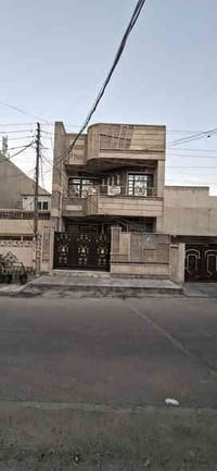 دار للبيع في منطقة البياع( شارع ١٢ بالثالثة) مقابيل الحديقة الي مقابيل...