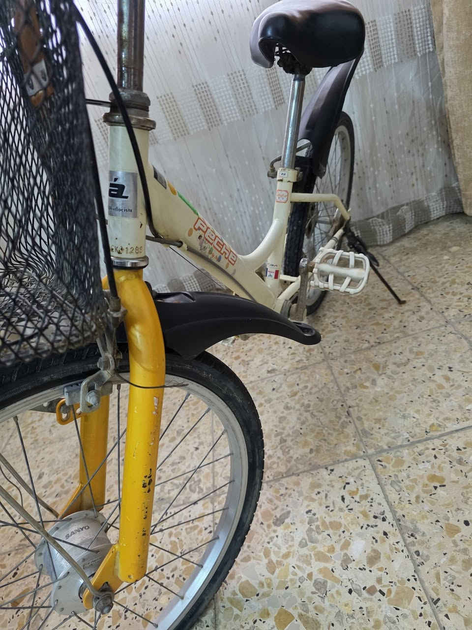 للبيع بايسكل ياباني أصلي (بالة) حجم 22 🚲
​ماركة Peche CBA ياباني متين جداً.
​ (6 سرعات).
​لايت أمامي يشتغل ذاتياً على الحركة (دينامو داخلي Sanyo).
​يحتوي على سلة أمامية وجاملغات بلاد.
​حجم 22 مناسب لعمر 7 - 12 سنة تقريباً، البايسكل جاهز ومابيه أي نقص.
📍 المكان: بغداد المشتل 
💰 السعر: [ ٨٠ ألف]
📞 للاستفسار: [***********] بغداد, العراق

