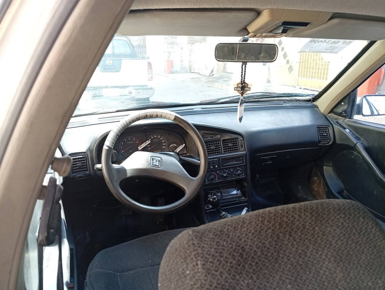 سلام عليكم بيجوروى موديل 9السياره كير محرك حداديه كهربائيات كله شغاله لاصرف ولاتبخير راعيه متوفي عندي مستمسكات وتكفلك من السرقه والقانونيات العنوان بغداد المدينه الستفسار اتصل ***********
