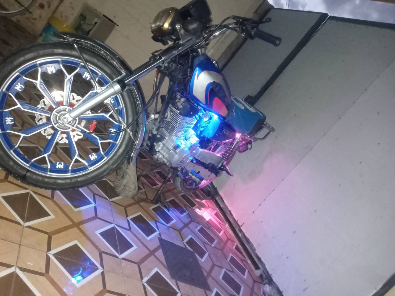 سلام عليكم
دراجة للبيع سيفان موديل 24 محرك 150cc كهربائيات كاملة السعر ((600))
للتصال او للستفسار (***********)
