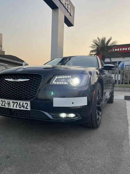 السلام عليكم 
للبيع 
أوباما كرايسلر 2022  S.    وكالة هارلم كفاله عامه من صبغ وبارد وتبديل وفتح كفاله حتى الدعاميات 

المواصفات 
١- برده خلفيه
٢- رادار امامي 
٣- داخل احمر بلادي 
٤- هيتر تبريد كشنات 
٥- بانوراما 
٦- دمام خلفي  
٧- اشاير بالمري 
٨- هيتر مري 
٩- كشنات كهرباء 
١٠- كشنات حضن 
١١- تو ويل 
١٢- محرك 3.6
١٣- گير  S 
١٤- نضام ملاحه 
١٥- تشغيل عن بعد 
١٦- حساسات امامي خلفي 
١٧- ويل عشرين بلادي 
١٨- شفتات ستيرن
١٩- مثبت سرعه  
٢٠- نضام تزحلق 
٢١- نضام gbs
٢٢- كشنات حفر S 
٢٣- ساعه بلاديه 
٢٤- سستم سماعات
٢٥ - رادار خلفي 
٢٦- رادار جانبي 
٢٧ - شاشا ابل كار بلي 
٢٨- خزن ميموري
٢٩- ستيرن كهرباء 
٣٠- سترين تدفئه

 وبقية المواصفات معروفه مايحتاج اذكرهن السياره بأسمي رقم جديد هزه وسنويه جديده عنواني بغداد السيدية للاستفسار ***********
