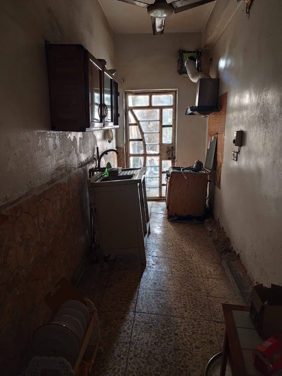 دار ١٨٠ زراعي طابقين للبيع
في منطقة حي تونس افاق شارع شهاب 
صالة ومطبخ وحمام وغرفة نوم واحده بالطابق الأرضي 
غرفتين نوم وحمام وحولي بالطابق الثاني 
وسطحين 
السعر  ٢٦٠ مليون
للإستفسار الاتصال على الأرقام 
***********
***********
او مراجعة مكتب العبيدي للوساطة العقارية قرب مدرسة فهمي سعيد
