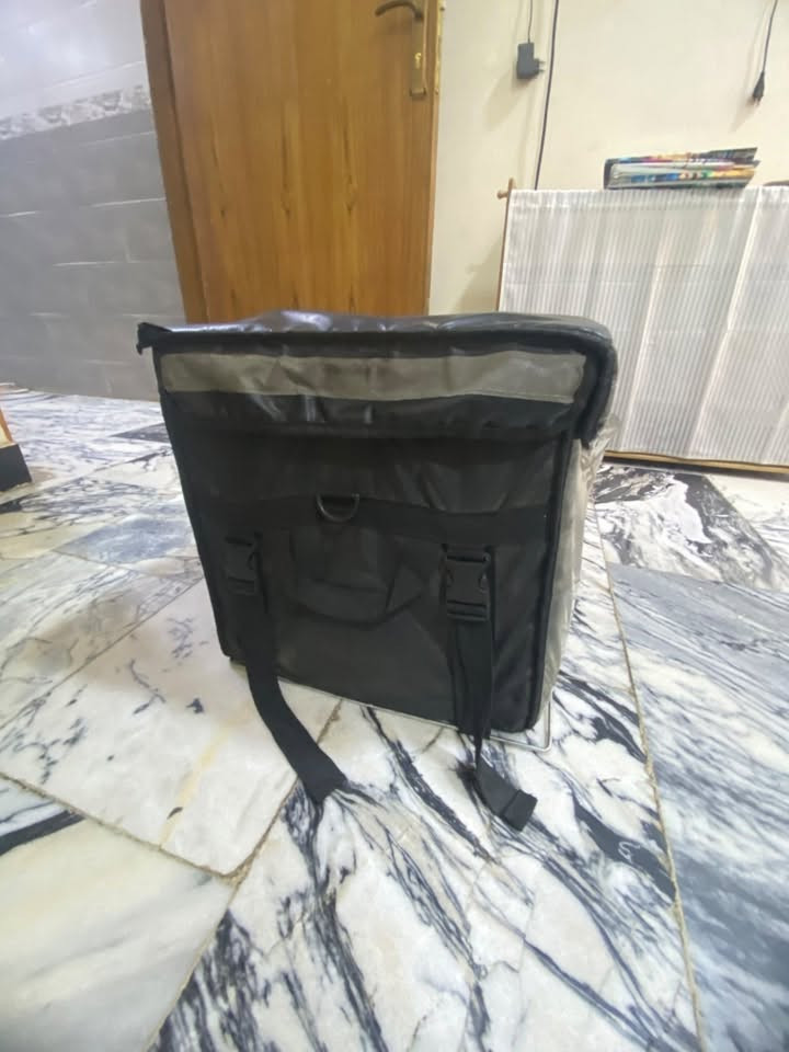 السلام عليكم صندوك للبيع مابيه كل شي مابيه غير بس هذا الشك بسيط يمكن ميتخذون عليه الفين ب الزايد عنوان بغداد جديده*********** سعره ١٥ قفل
