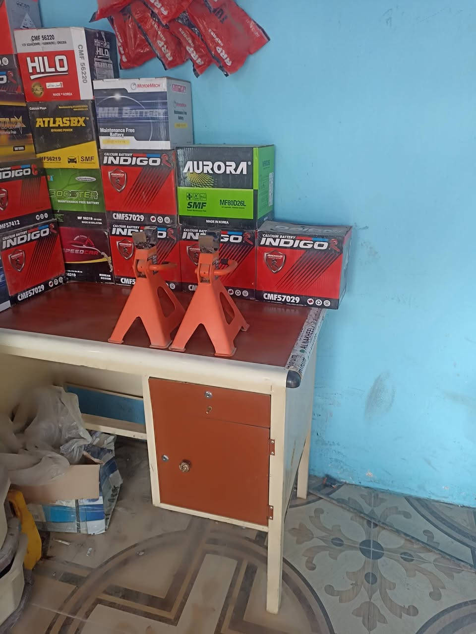 السلام عليكم اخوان محل بنجرجي كامل مكمل على آخر حباية جهاز بلنص حديث حتة كسر الإطار يشرة تركي بطل تاروستين كل تاروسة بوحدة كهرباء و ماطور بانزين تركي اصلي خالعة26 امريكي  شالحة تركة بانيوم ماء مع قاعدة صوندات هواء ودرين فتح وشد كيجات عدد2 واحد زيبقي واحد كتروني  وميز مكتبي  مكان الديوانية المركز وبسعر مناسب الاستفسار أكثر الاتصال على الرقم *********** و تدلل وجكات عربانة عدد 2 هوزن عدد2
