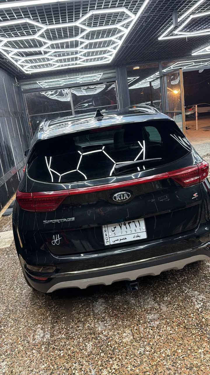 السلام عليكم... كيا سبورتج 2020 وارد امريكي فول مواصفات 1_1 ضررها فقط مبدل بنيد وجاملغ خلفي مرشوش رقم بغداد تحويل ثاني يوم... مكان السيارة بغداد للأستفسار ‏‪***********‬‏ بغداد, العراق

