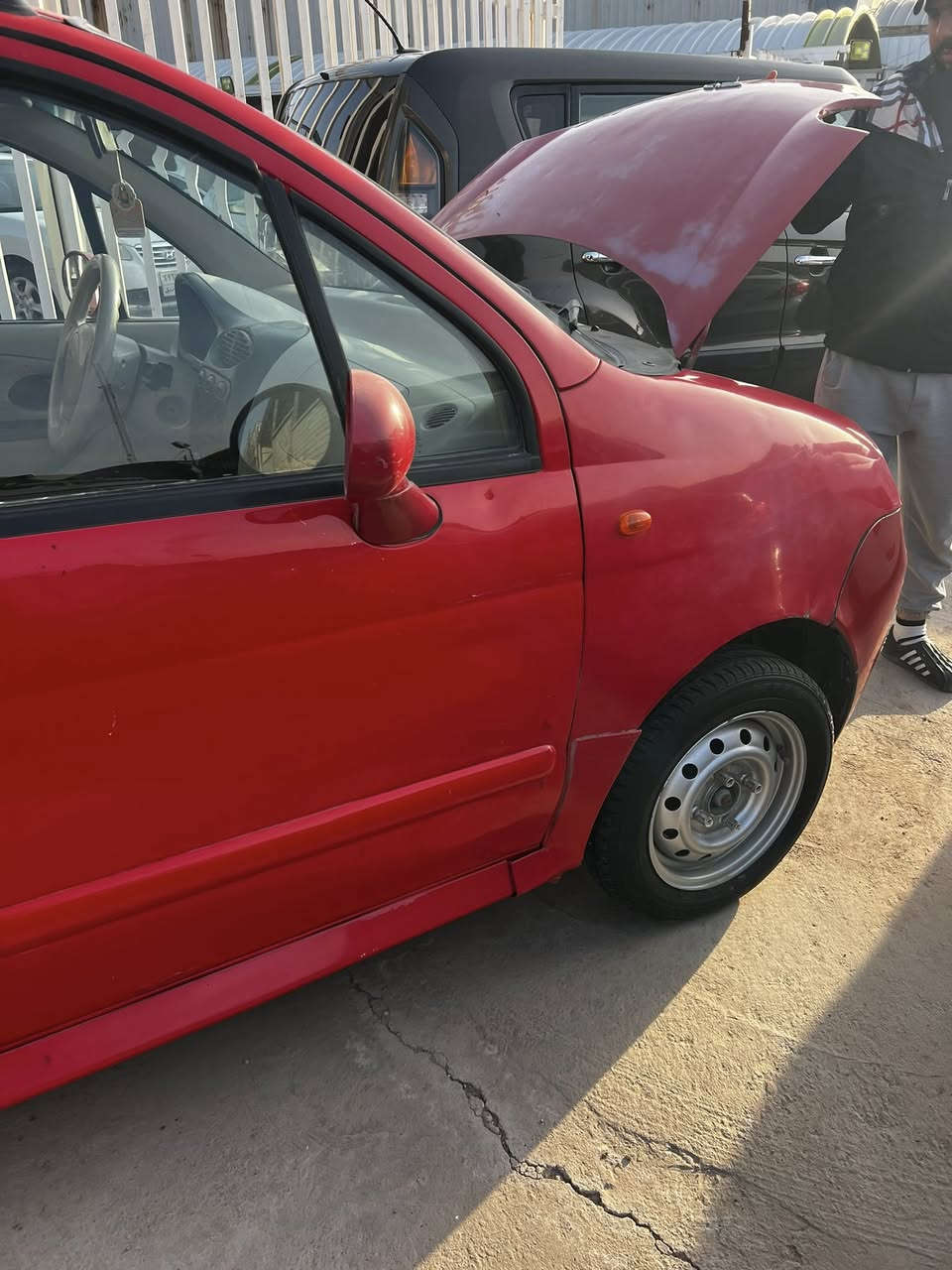 كيو كيو  كير عادي 2012 سياره جاهزه للاخير من تبريد من مكينه وكير جاهزات السياره تشغل وتطلع تبريد عل سويج ثلج  ٢٥ وبيها مجال 
***********
