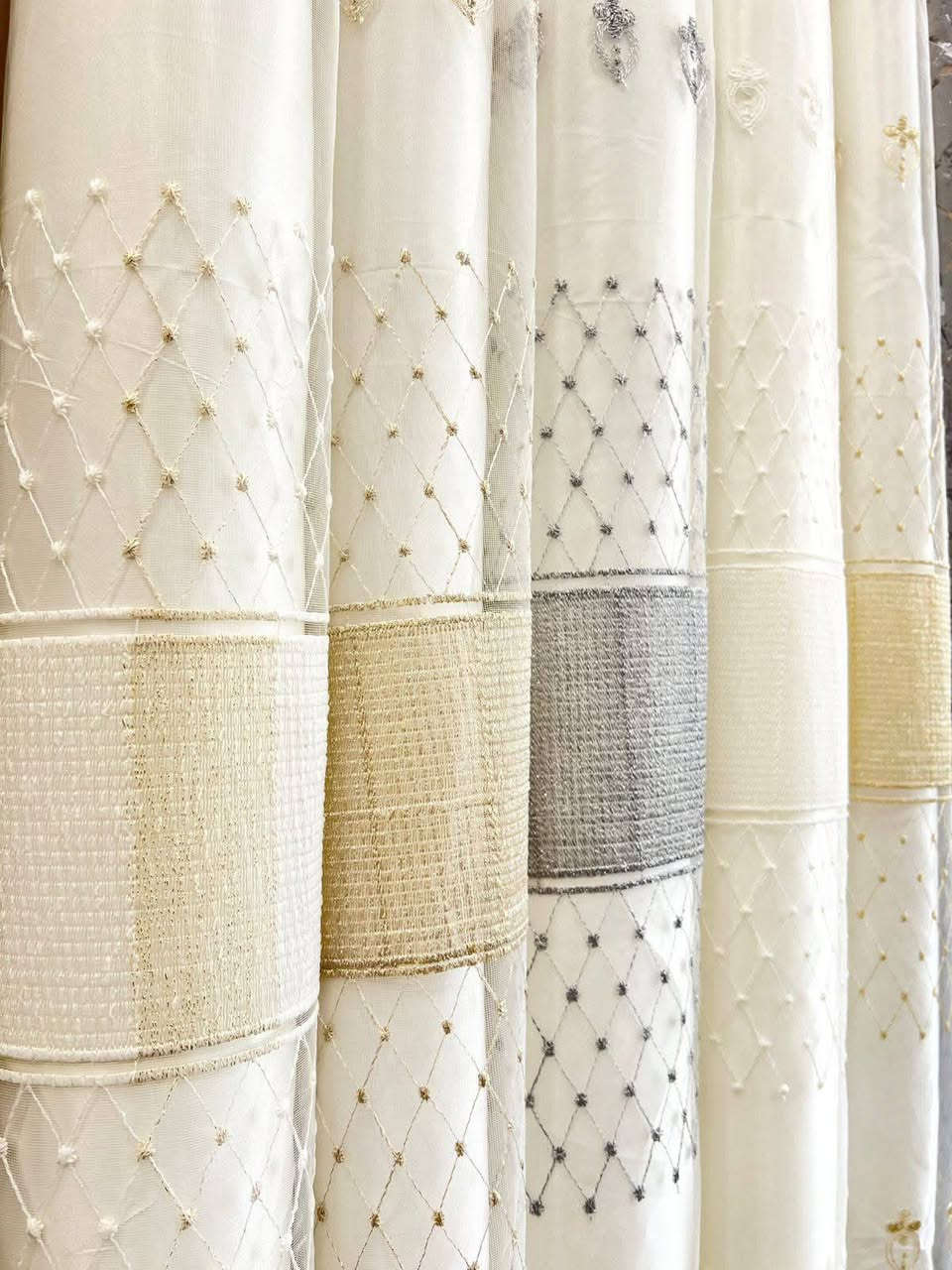 *** عرض خاص *** 
ستائر موديلات متنوعة ، حلقات جاهزة ، أكثر من ١٠ موديلات بالوان مختلفة 
البيع جنطة أو قطع 
 بوهيمي تول مبطن ثقيل ، تول مبطن ، تول بدون بطانة ،   وقماش ماء الذهب حفر الخامة الثقيلة
الجنطة يحتوي على قطعتين 
الاسعار والقياسات والألوان  موضحة أسفل الصور 
توصيل داخل خانقين /٢،٠٠٠  الف 
توصيل داخل ديالى / ٣،٠٠٠  آلاف 
توصيل بغداد والمحافظات / ٥،٠٠٠  الاف
للاستفسار مراسلة الصفحة أو الاتصال على الرقم   / ***********
العنوان / خانقين - دارة كونارة
