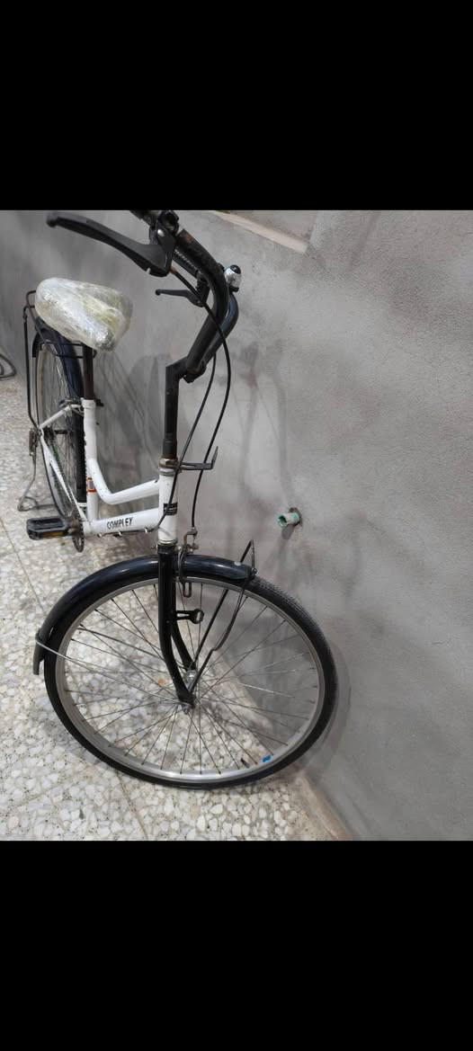 السلام عليكم شباب بايسكل للبيع حجم 26 عنوان بغداد الكماليه سعره 75وبي مجال *********** تواصل على الوتساب
