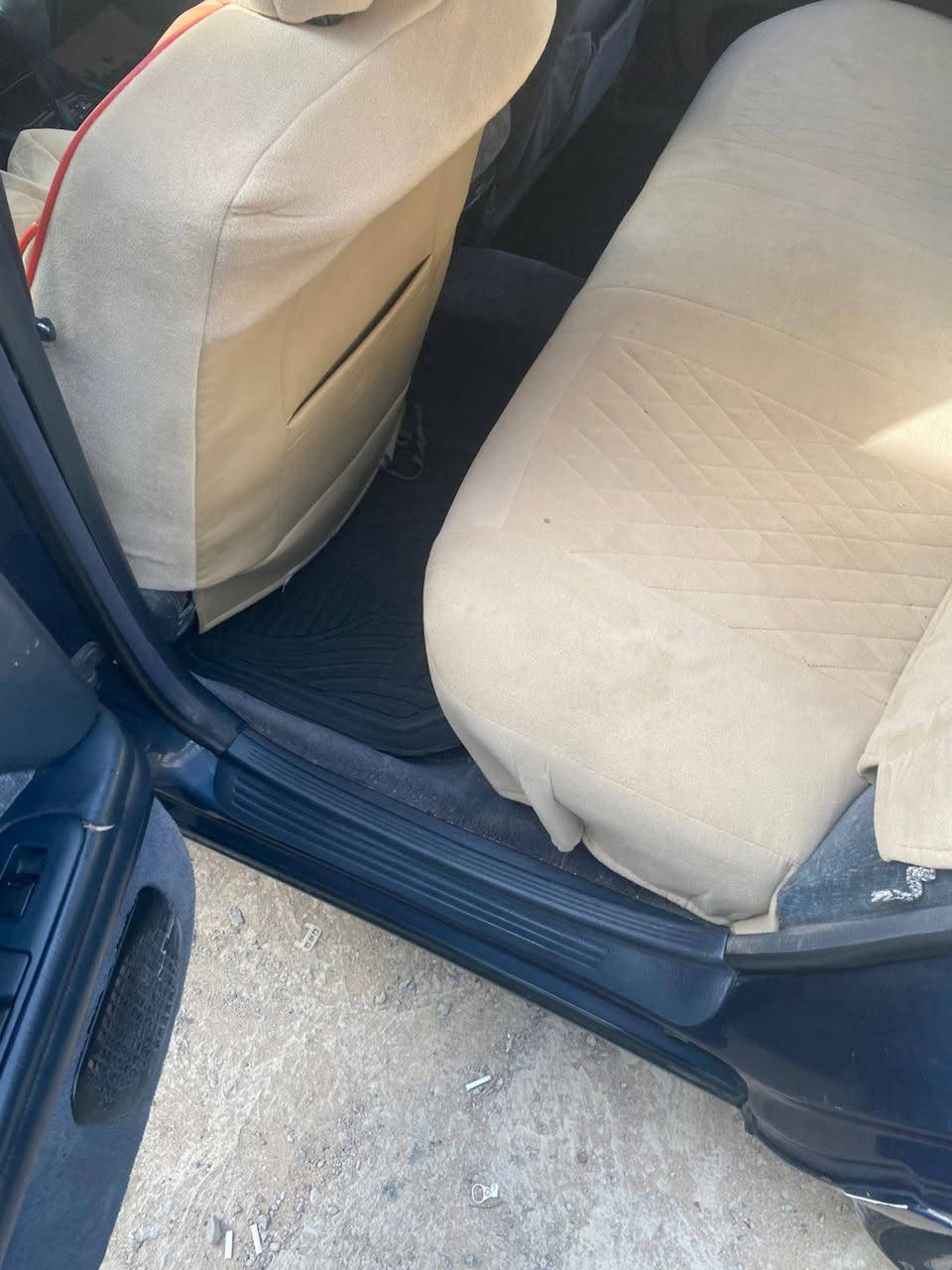 سلام عليكم بطه متصل لبيع مكينه 2ونص تخم تاير حداديه حلوه سياره مابيه ضربه سنويه ل30وبسمنه لمدكر لوره ولباب جارد سعر 55وبيه مجال مكان تنومه انه مكلف بل نشر الاستفسار على رقم ***********
