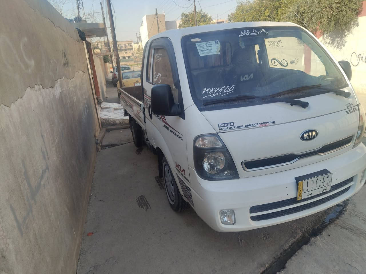 كيا 2700 موديل 2014  كلو شرط شاصي محرك كير كلو شرط سياره نضيفه ومال بيت رقم نينوى الماني واني الشرعي مالها مكاني الموصل السعر 117 وبيها مجال بسيط رقم الهاتف ***********
