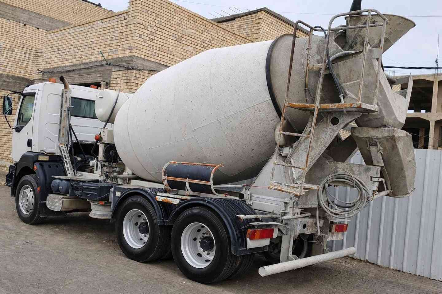 رينو سكس ويل 2004 رقم انبار مكفوله مكينه وكير وشواصي للبيع مكانها بغداد الشعله سياره جاهزه للعمل وحاليا جاي تشتغل باور ***********
