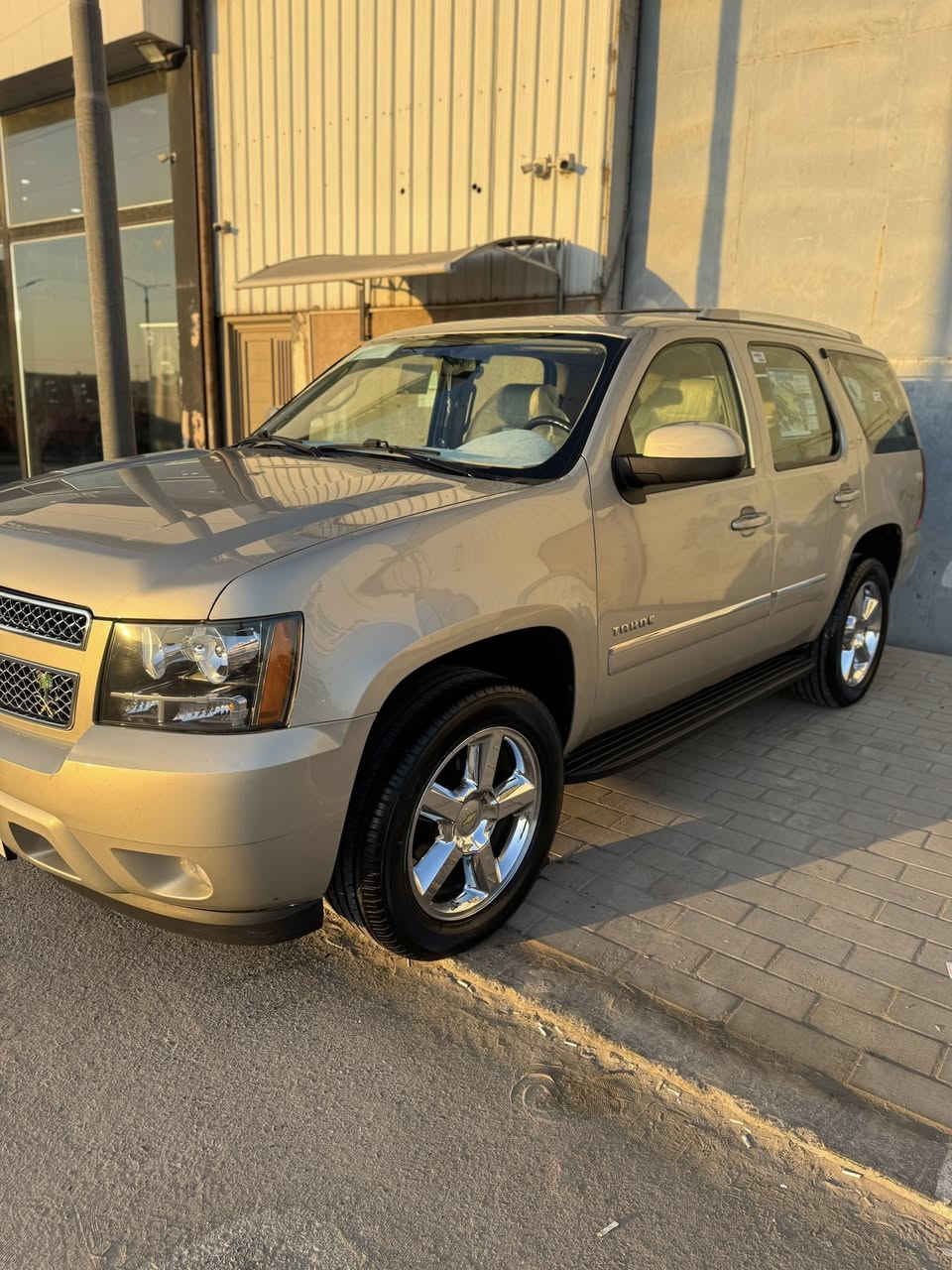 السلام وعليكم تاهو ابتر للبيع LT /2014 خليجي كفاله عامه وكاله الغانم. بجم مغلف نانو ممشى السياره 84 الف حقيفي. رقم بصره ب اسمي تحويل ثاني يوم. مكاني البصره :رقم الهاتف /***********/. ***********
