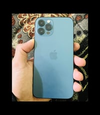 12 برو للبيع ذاكرة 256  بطارية 81  جهاز نضيف ما بي شخط  السعر 300  077...