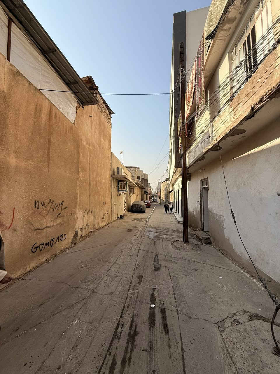 دار للبيع بحساب ارض 
ماجر ٢٠٠ الف 
مساحة البيت ٧٠ متر 
العنوان كراج الشمال فرع رائد بدر 
الاتصال على الرقم ***********
