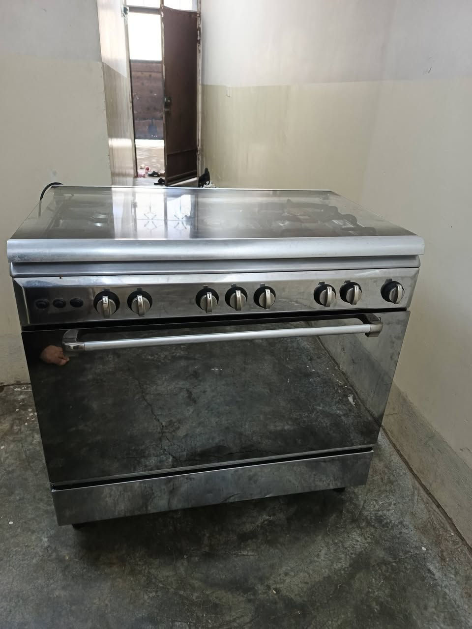 طباخ للبيع السعر 175 وبي مجال اتصال على الرقم ***********
