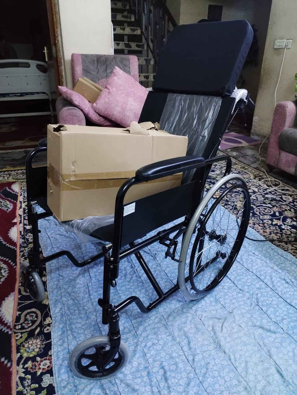 عرباين عدد ٢ جدد غير مستعملات مال حمام السعر ١٥٠ والاخرى السعر ٢٥٠ بيهن مجال بسيط مكاني بغداد حي الجهاد ***********
