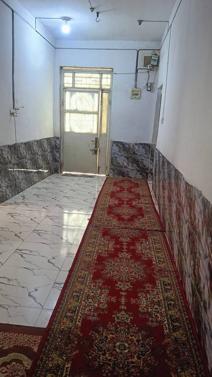 سلام عليكم بيت.  البيع ماشوشه ركن المساحة 300. بيه قرفتين نوم.  ومطبخ ودوانيه.  وصال    البيت طابوك   كامل.  صلاميك كله السعر المطلوب 43. وبيه مجال ***********. بشارع المولده حمد العضيمي
