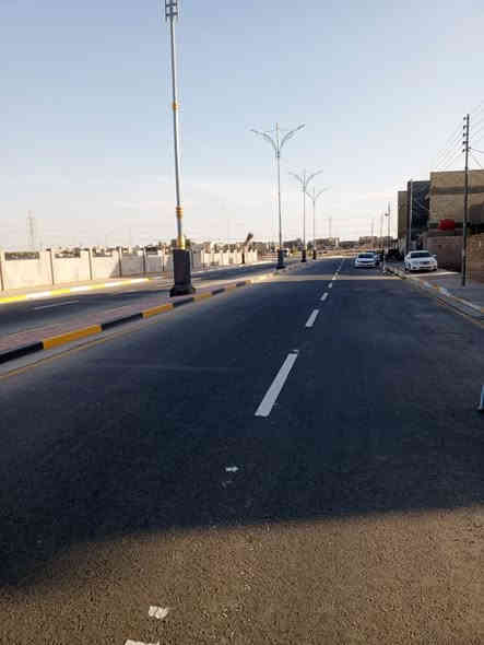 دارللبيع في حي الانتفاضة الثانية مقابل مجمع القمرالسكني يقع على شارع 30 المساحه 100 متر طابق واحديحتوي على غرفة نوم واحدة و استقبال مطبخ صحيات وطارمه للاستفسار ***********
