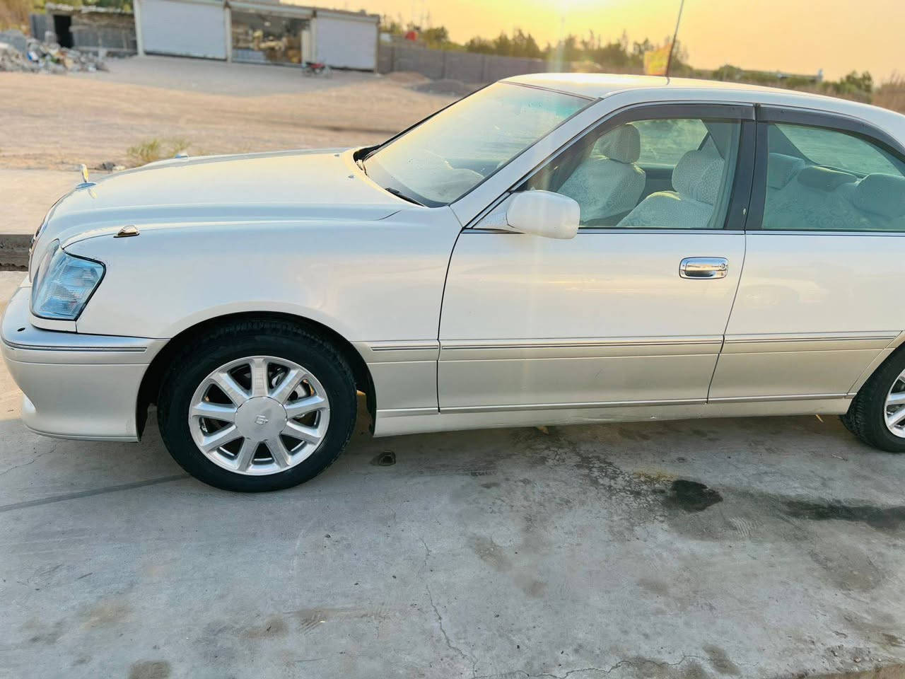 سلام عليكم سياره البيع ملكه كفاله قرار48 حداديه جديده  تواير طخم تبريد معه سويج سنويه ما منتهيه 
مكلف بل نشر لاستفسار ***********
