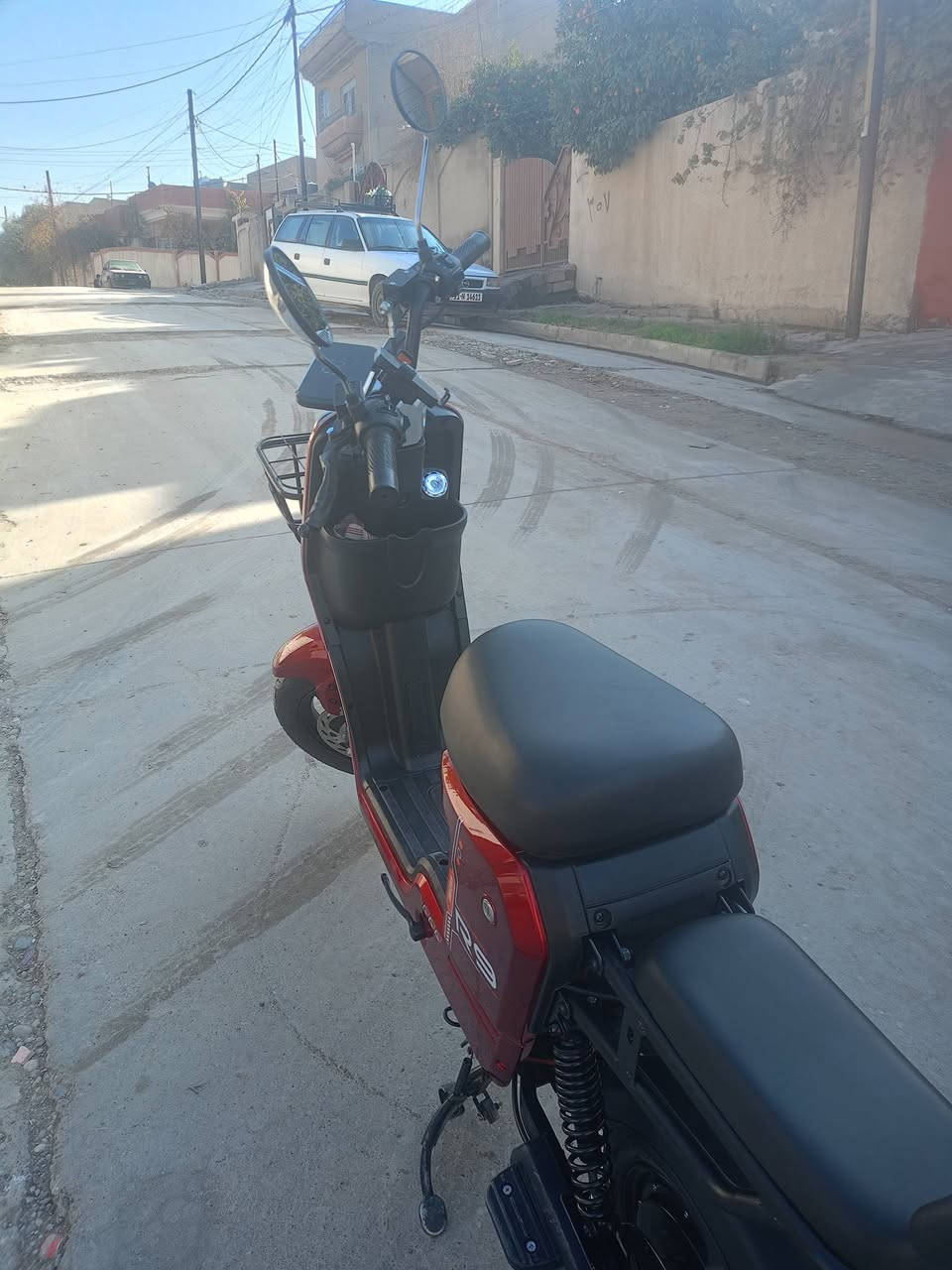 السلام عليكم
دراجه شحن للبيع 
نوع R9من شركة KOREA MR 2025
مستخدم شهر فقط
موصفات الدراجة 
أربع بطاريات دبل 22امبير شرط على فحص 
اربع سرعات السرعه 99حقيقي 70
يمشيك اكثر من 40كيلو بل شحنه الوحده
ثلاثة انضمة تشغيل سويج بصمه وكارت 
لايت عالي ناصي زينول 
دبل اشاره 
بك لايت رياضي 
بريكات دهن امامي خلفي 
الدراجه جديده بمعنه الكلمه 
السعر 500وبي مجال توصل خاص مفتوح 
رقم الهاتف ***********
مكان موصل الايمن
