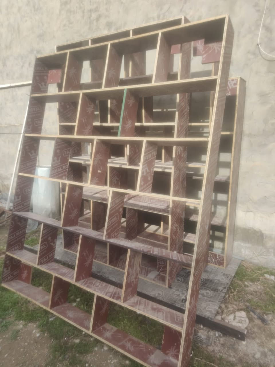 رفوف خشب لبيع ***********
