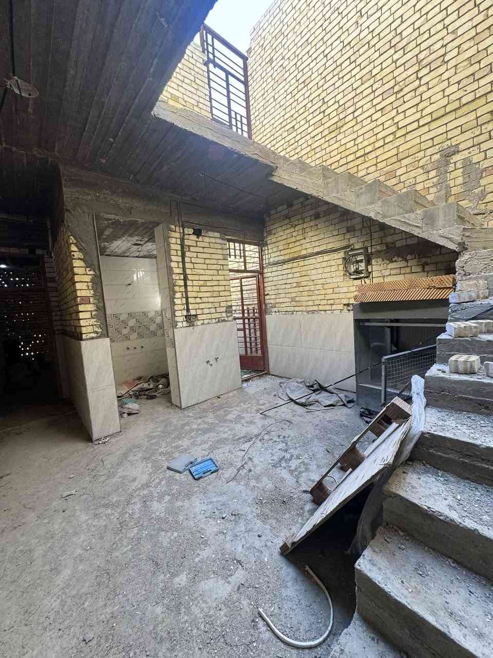 هيكل للبيع مساحه100 متر زراعي لامانه طابو زراعي طابق واحد تصال ***********
