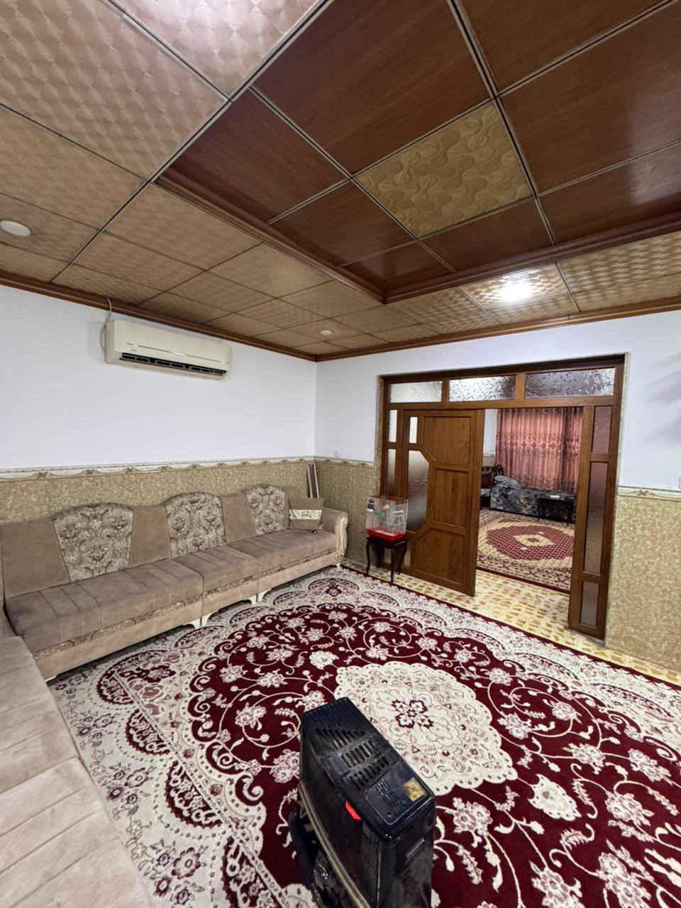 دار للبيع في حي البكر على شارع ١٥ متر 
قرب مطعم بيت جدي مساحه ٢٠٠ متر واجه ٩ متر طابق واحد البناء محدث 
يحتوي على كراج مطبخ هول واستقبال وغرفتين نوم مشتملات وبيتونه سعر١٨٠ مليون قابل للتفاوض للأستفسار مكتب قصر الأمراء للعقار الكائن في حي البكر شارع الكنيسة مقابل كنيسة تايتنك ***********# ***********# #عقارات_نينوى #نينوى_الموصل #الموصل_ام_الربيعين #عقارات_الموصل  #المشراق_النور_القادسية_الاعلام #
