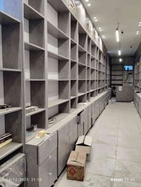 يوجد باترينات البيع باترينا قياس واحد متر عدد 16 متكونه من 5رفوف باب خ...