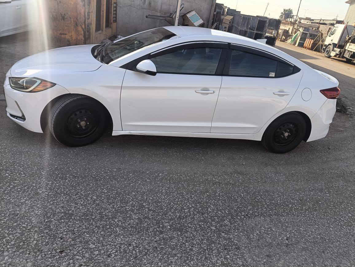 السلام عليكم ورحمه من رخصة الادمن سياره هونداي النترا موديل 2017 رقم اربيل دولي سنويه للا27 السيارة وأرد امريكي السيارة حادثه فقط جاملغ امامي مصبوغ ليبل واحد السيارة كير ومكينه وحداديه وتخم تاير وتبريد وتدفئة دواخل جديده خير من الله السيارة جاهزه مناقصة اي شي 
السيارة معروضة119 وبيه مجال بسيط 
فقط الاتصال على هذا الرقم 
***********
