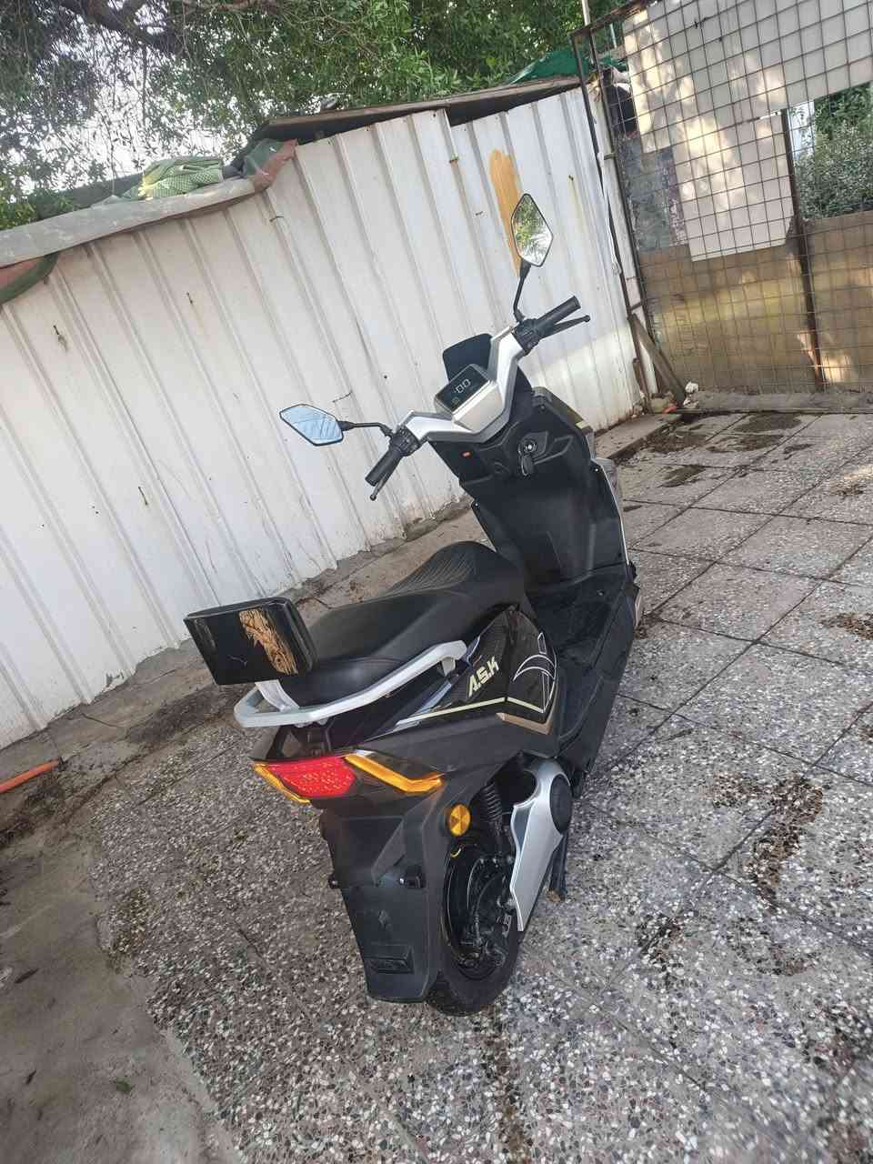 دراجه شحن للبيع  *********** موديل ٢٥ ما ماشية هواي مكان حي الجهاد سعرها مليون
