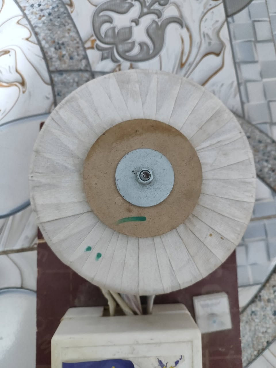 السلام عليكم رافعة سبلت عمودي 3 طن اخت الجديده
نضافه 100٪ ما مستخدمه مكاني البصره الزبير
وسعر 150 وبيها مجال بصيط 
للستفسار اكثر اتصل وانه خادم ***********
