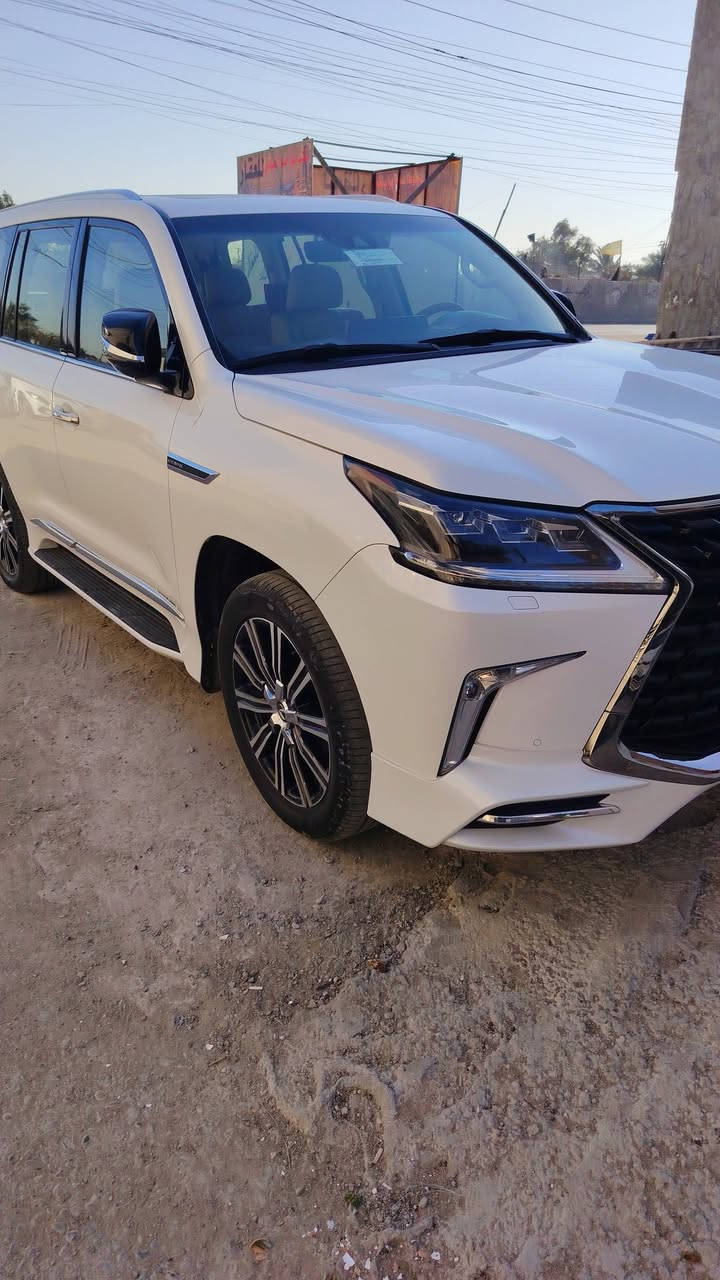 السلام عليكم لكزز للبيع موديل ٢٠١٦
السياره ماشيه ١٠٥ ألون أبيض صدفي الداخل عسلي بيجي 
السياره بسمي السنويه ٢٠٣١ مواصفات الكزز ما يحتاج إذ كرهه 
بيهه صبغ شبر موضح بالسونان السعر ٥٨٥ وبيهه مجال حك الجيه  للبيع فقط بدون مراوس الاستفسار ***********
