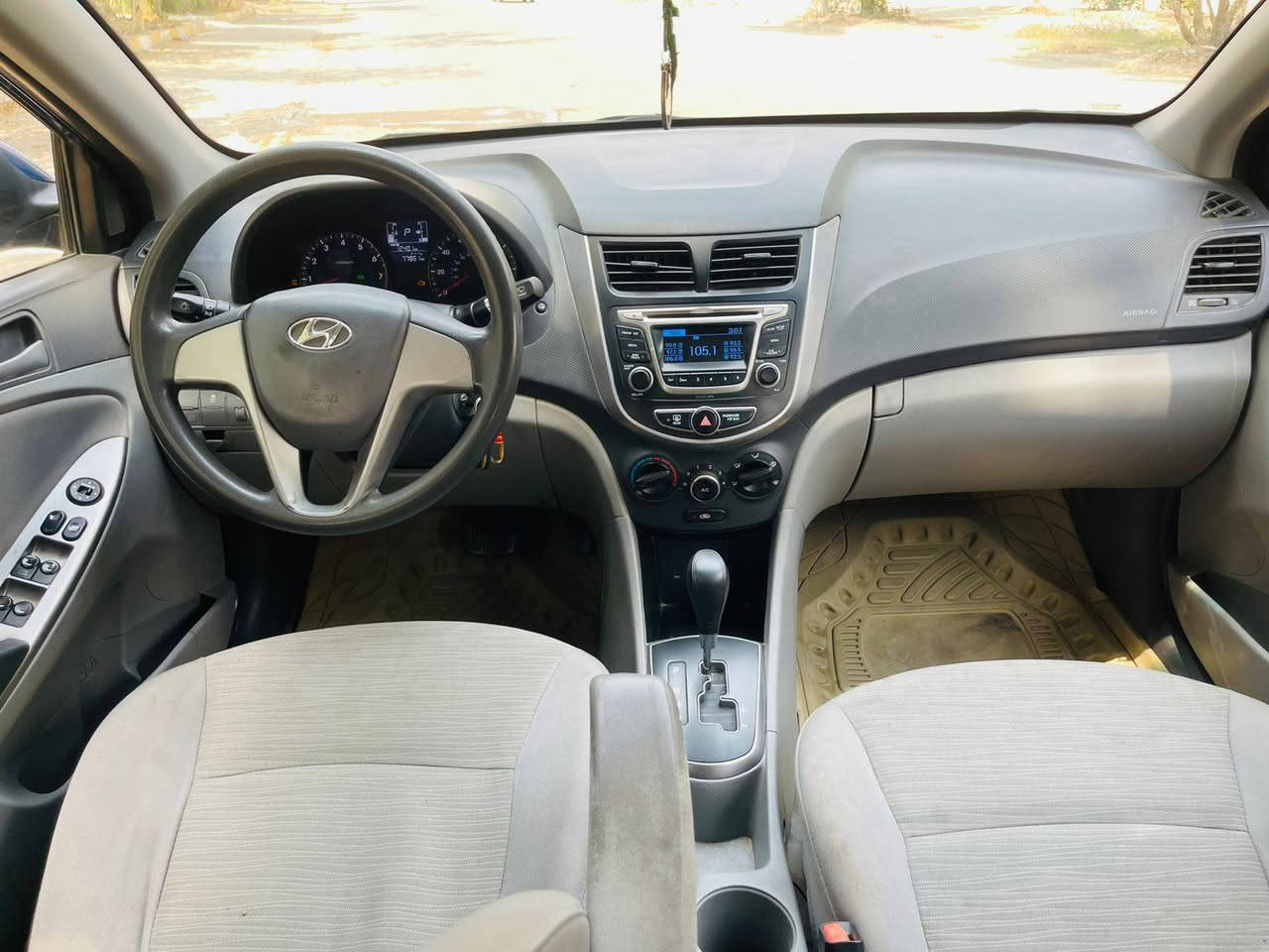 اكسنت 2017
وارد امريكي
ضررها فقط ٣ قطع 
سيارة نظيفة 
الشراي يدخل خاص 
سعرها الكلي ٩٠ ورقة
مقدمة ٦٠ ورقة
والباقي اقساط ورقتين 
 بغداد زيونه
واتساب
***********
