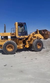 كماتسو للبيع حجم 320موديل98 او مراوس بسياره 07819994485