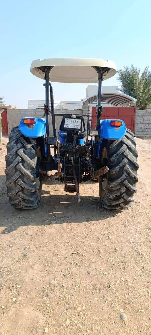 للبيع مكينه موديل ٢٠١٣ حجم 80. /***********
