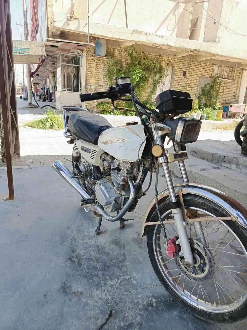 سلام عليكم شلونكم شباب دراجه نامه للبيع مكينه لاتنقيص ولاتبخير ويلات نضاف تايرات نضاف عوزه ترتيب مكان شطره سعر 325وبيه مجال للشراي مستعجل ع بيعته 
تصل ***********
