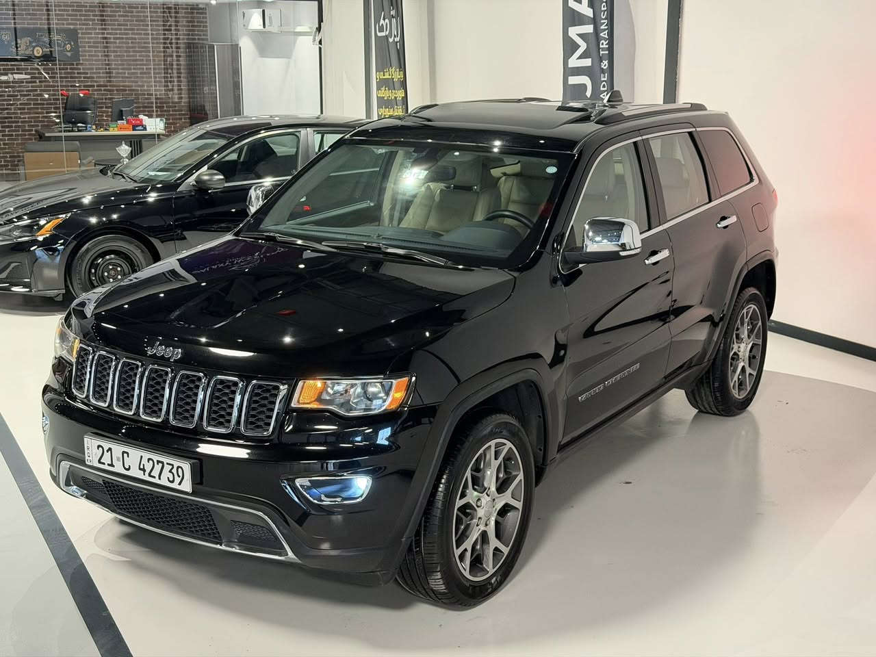 السلام عليكم للبيع جيب موديل 2021امريكي كلين تيتل السيارة فول مواصفات لمتدد
فول مواصفات لمتدد 

جكات تصعد وتنزل 

كشنات كهرباء 

كشنات جلد 

كشنات تدفئه  

كشن ذاكرة 

ستيرن كهرباء + هيتر 

اطفاء ذاتي 
 

شاشة كبيرة + كامرة  

نقطه عمياء 

سقف سلايت 

12 سماعه 

صندوك كهرباء 

اشاير بالمري + كهرباء 

حساسات امامي خلفي 

فور ويل

ماشية ٧٠ الف حقيقي 

قطعتين تبريد 

السعر ٢٨٠وبيها مجال خفيف 

تخم تاير جديد 
 
سياره كلين تايتل بدون صبغ   بدون تبديلدعامي لل دعامي بدون صبغ

رقم سليمانيه تحويل ثاني يوم 

سنوية جديدة 

مكينه كير كفاله عامه 
 

مكان السيارة سليمانيه 

0772 152 7574
