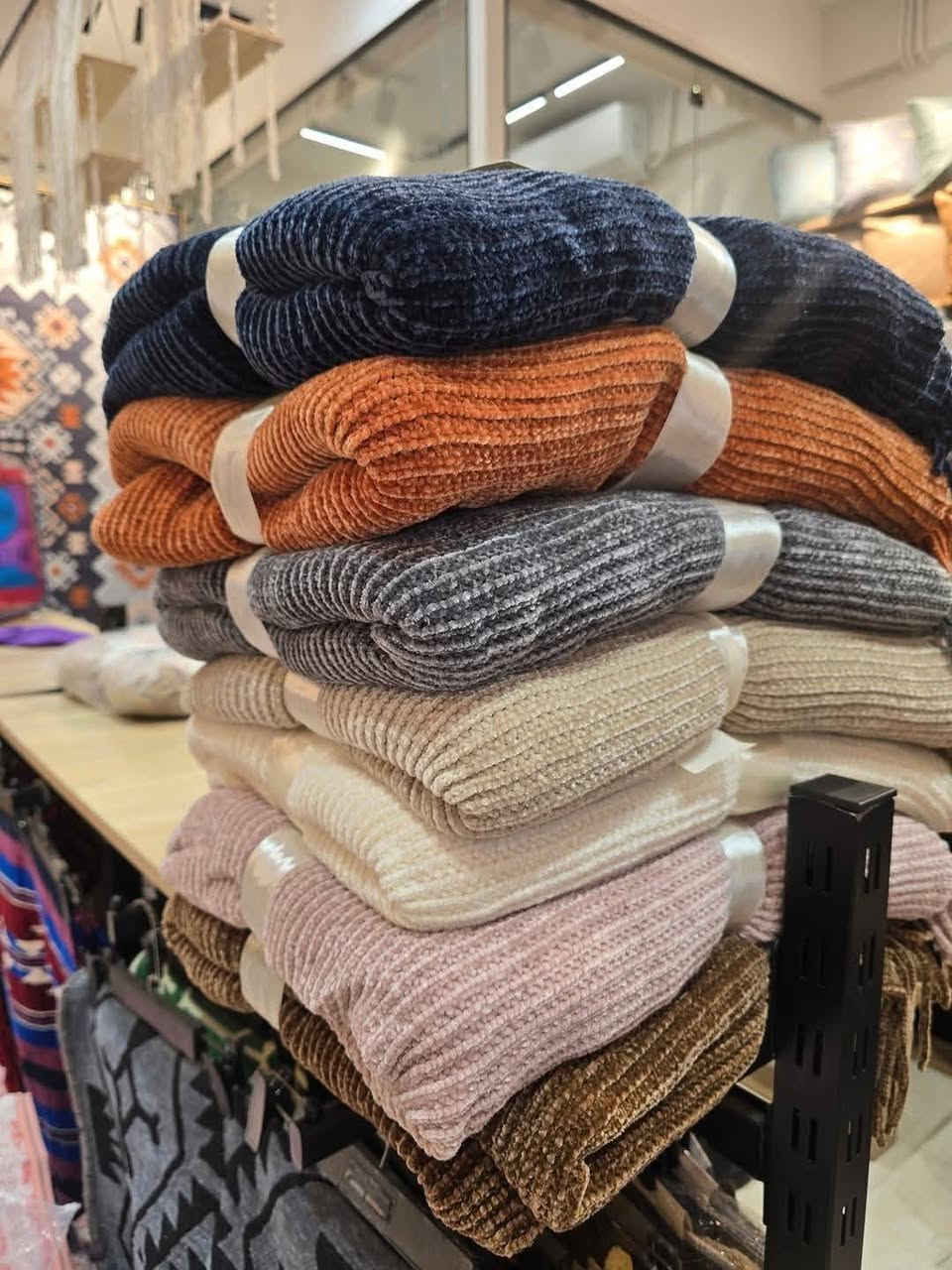 السعر 13
شال ديكور حياكه ثقيل كثير الاستعمال 
قياس 170*130
خدمه توصيل داخل الكوت وجميع محافظات


**إذا كنت صاحب هذا الإعلان وتريد حذفه لأي سبب، رجاءا أرسل رسالة إلى الدعم الفني**