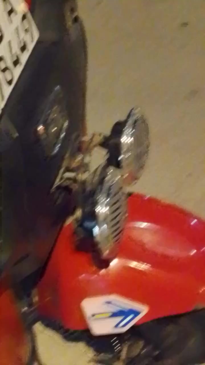 سلام عليكم هورن يراني اصلي لبيع سعر 130وبي مجال ***********
