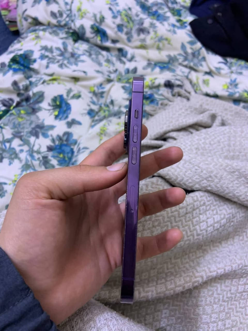 ايفون 14 برو صغير 
جهاز كلش نضيف 
بلادي وتر مامفتوح ولا مصلح 
بطاريه 74 
جهاز كامل ملحقات عربي شرق اوسط 
السعر 525 بيع او مراوس 
هاتف ***********
