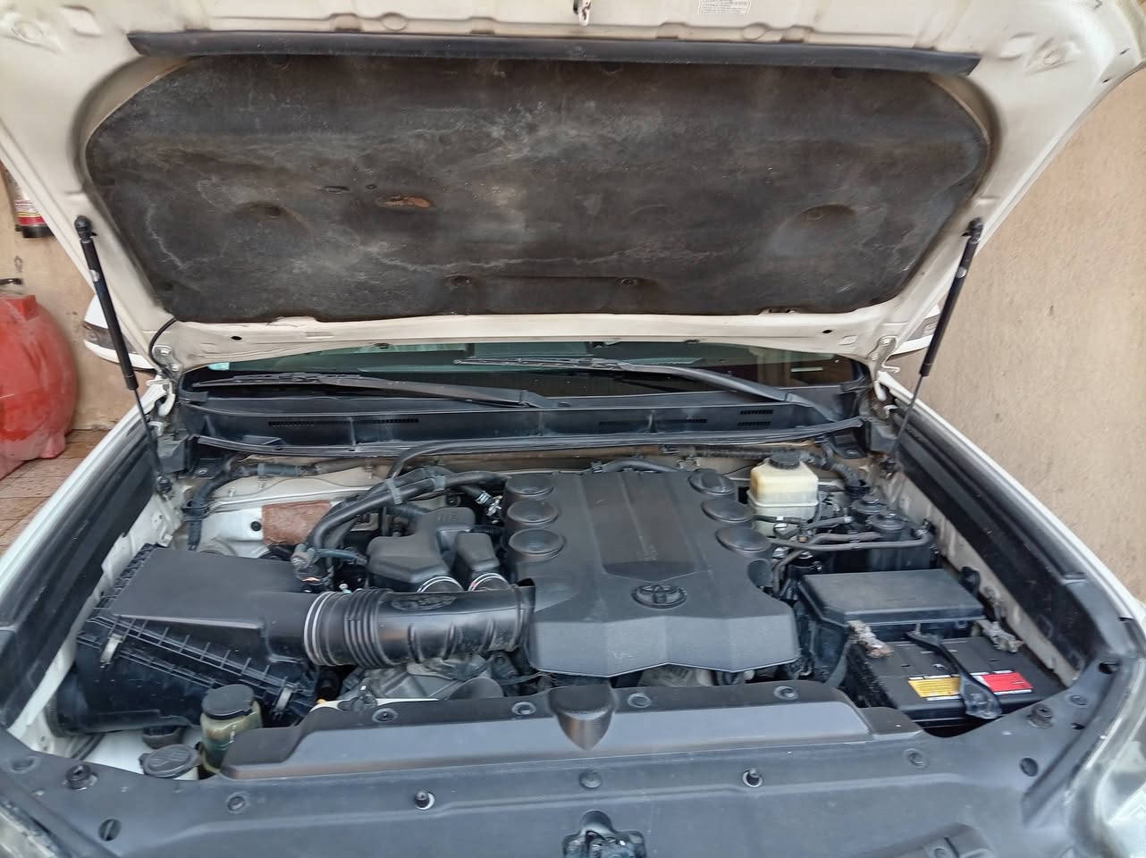 سلام عليكم تيوتا برادو موديل 2010 مكفوله كفاله عامه محرك 6 سلندر فول واحد على واحد محرك كير حداديه مكفول سبير تعليك دبل تانكي السعر 245 للاستفسار على رقم ***********
