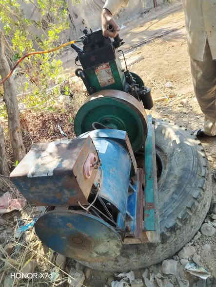 ماطور هندي ١٠ حصان مربوط مولد
راس توليد ٧ ونص كيفي ينطي ٣٠ امبير للبيع نضيف
على فحص واذا اكو كيا ٢٧٠٠ اراوس مولد للاستفسار الاتصال على الرقم ***********
