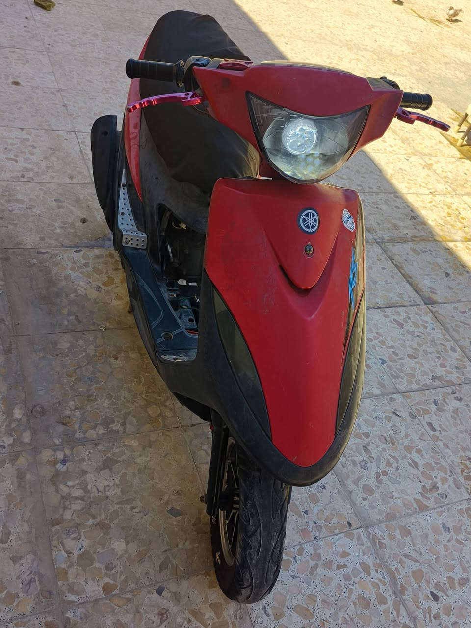 السلام عليكم
ماكس عدله للبيع 
الدراجه كفاله عامه 
ختم واحد 
 
 
كابريته بلاد 
دبل امامي خلفي شغال 
لايت شغال 
تجي تفحص وين ما تريد او تجيب وياك فيتر 
عداد كيلو متر شغال 
عداد بانزين شغال 
هندر وسلف شغال 
قفل جنطه شغال 
دراجه مبيه اي نقص 

نصبه تخبل 

سعر 800وبيه مجال 
مكاني هارثه مفرق سيد طاهر 
رقم ***********
