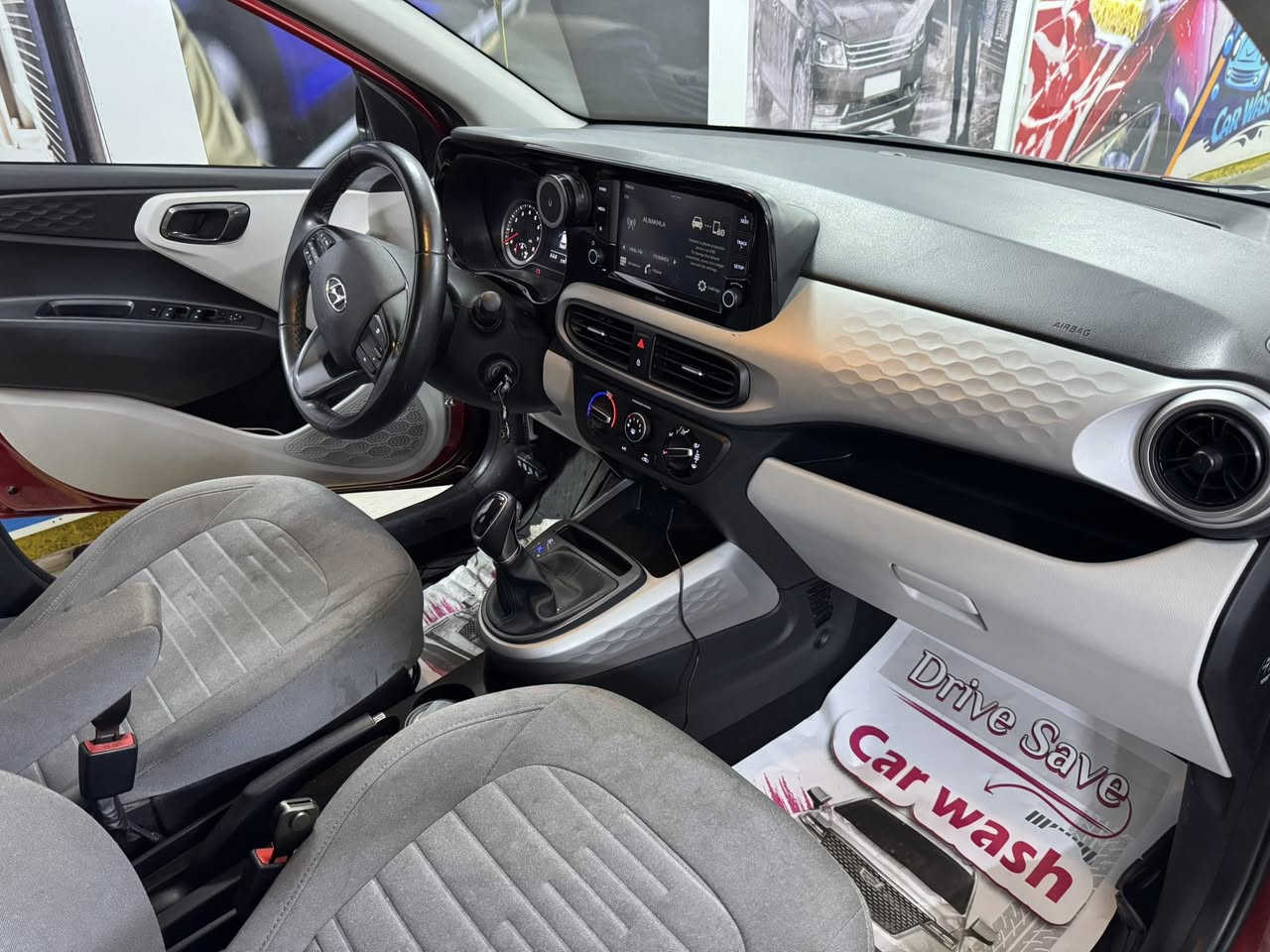 السلام عليكم
هونداي i10 
 2022 وارد كوري 
رقم بغداد 
السياره نظيفه جدا 
محرك 1200 دبل نوزل 
كير مكينه كفاله عامه
شاشة اعطال 
شاشه كبيره تدعم الكار بلي
رادار 
نظام مانع تصادم 
تنبيه مغادرة مسار 
نظام تحديد  مسار 
نقطه عمياء 
حساس ضغط الاطارات 
نظام تنبيه الاصطدام الامامي 
نظام الملائحه 
وبعد بيها هوايه مواصفات 
السياره صبغ دعامية
 بارد حافة البنيد 
وبارد تكحيل بالباب   
مكاني بغداد الصليخ 
14’500  قفل عراقي  
رقم التلفون ***********
