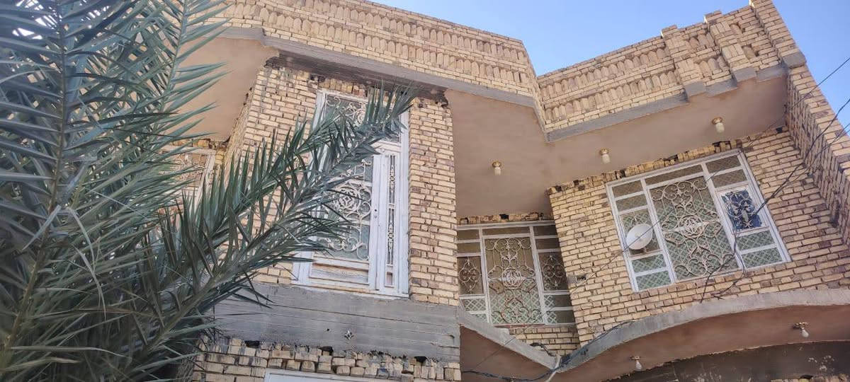 السلام عليكم بيت طابو صرف للبيع ناحيه الفظليه المساحه 320 متر طابقين ركن بناء حديث يتكون الطابق الاول من غرفتين وصاله ومطبخ وصحيات داخليه وخارجيه واستقبال ولطابق الثاني يتكون من غرفتين وصاله ومطبخ وصحيات الموقع بداية شارع المحطه قرب محلات ابو سيف للستفسار ***********. ❤️ نستقبل كافة العروض داخل الفظليه وطرافها🥰
