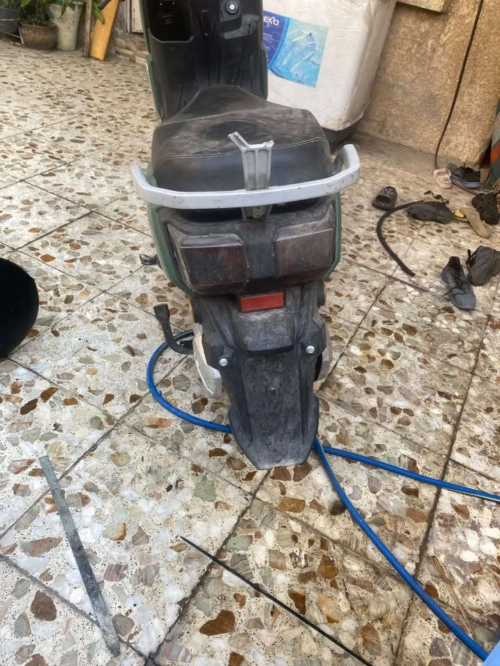 سلام عليكم شباب دراجة شحن نوع بغداد موديل ٢٥ شباب دراجة كامله من كلشي بس الدراجة تركتها و البطاريات وكفت و امانه الله الدراجة كلشي شغال بيها و تخبل بس يحتاجلها بطاريات الدراجة تمشي و كلشي موضح بس بطاريات تعبانات امانه الله اخذت الدراجة ب مليون و ٢٠٠ بيها فقط بطاريات و كسر التجوة الخلفيه فقط كلشي شغال دبل إشاره عالي و ناصي مكاني بغداد الجديدة ساحة ميسلون سعر الدراجة ٤٥٠ و بيها مجال للشراي هاذا رقمي ***********
