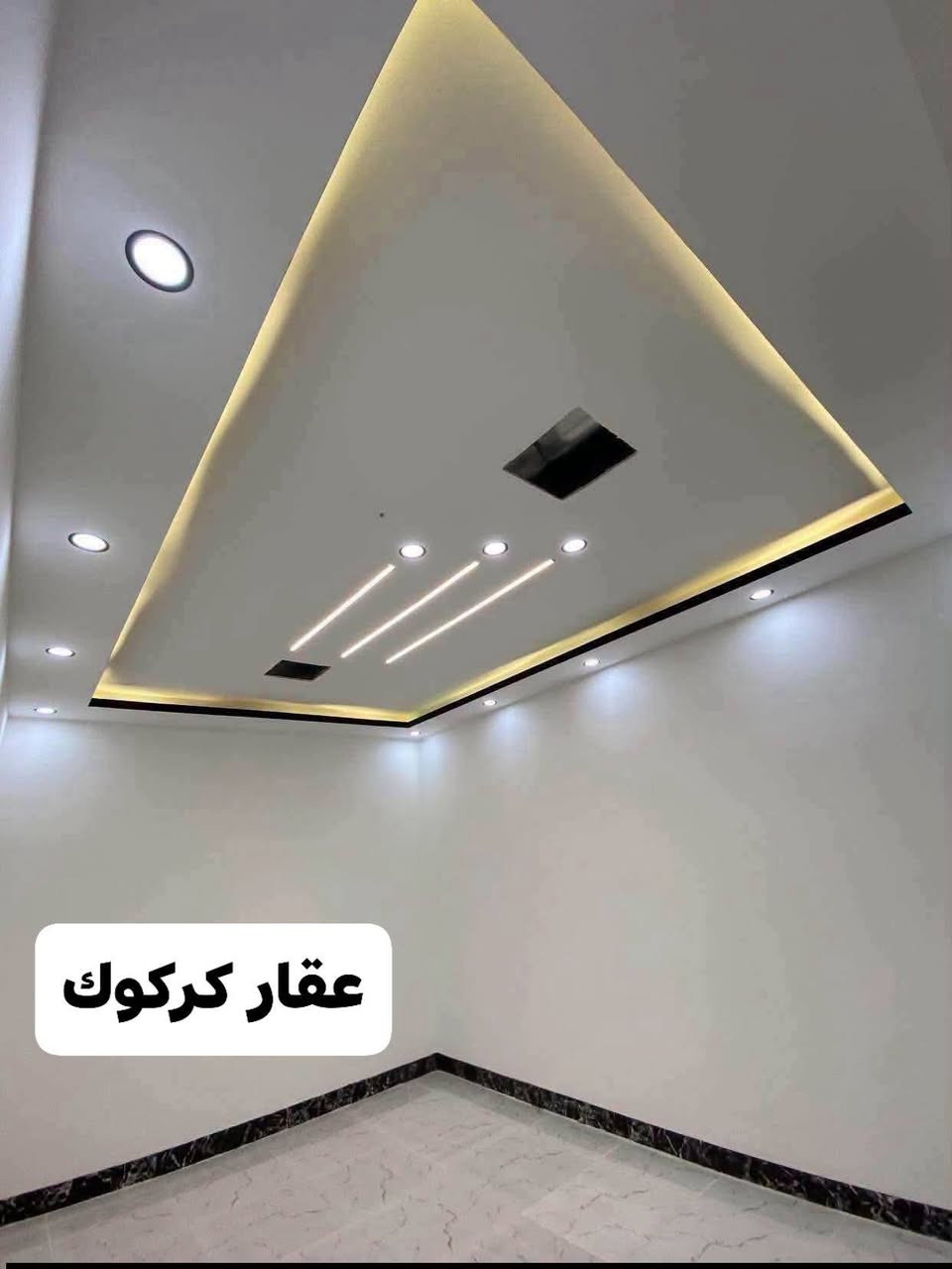 أعلان 2067
مكتب  ***********
 دار للبيع المساحة 100متر 
مطلع على شارع 20
الموقع حي العسكري قرب المصتوصف الزوراء 
#السعر70مع المجال
