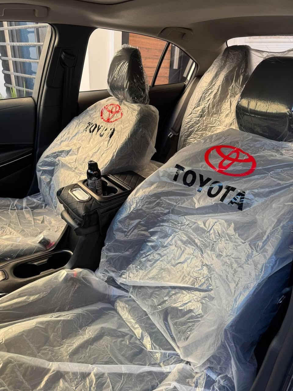 السلام عليكم

كورلا (2025) هايبرد شكل الخليجي 

داخل اسود جلد 

رقم سليمانية لجديد. لوحات. وسنويه

 زيرو.  ماشيه  288 . كيلو 

المواصفات 👇

فتحه سقف

🔵محرك 1.8 لتر VVT هايبرد

🔵كشنات جلد. اسود

🔵داخل اسود

🔵كير بوكس اوتوماتيك 6 سرع 

🔵دخول ذكي و تشغيل ( بصمة ) 

🔵شاشة apple car play and android auto

🔵كامرة خلفية 

🔴رادار تحديد مسار ومانع تصادم ‼️

🔵 دشبول ديجتال 

🔵تبريد قطعتين 

🔵 فتحة سقف ( سلايد روف )

🔵 لايت أمامي وبروجكتر  LED ‼️

🔵 بك لايت LED‼️

🔵 تحكم ستيرين 

🔵 اوتو لايت

🔵 اوتو هولد

🔵 نظام ABS 

🔵هاند بريك كهرباء 

🔵نظام التحكم بالانارة الخارجية

🔵 اشاير بالمري

🔵حساس ضغط الاطارات

🔵 وضعيات قيادة 

🔵مانع انزلاق

مكان السياره / كركوك 

 ملاحظة : السيارة ع وضع الشركة بعدها فقط ترقمت السيارة 
دوشمت الكاعية وضفت كاربون فايبر على الاستيرن بعدها ريحت الشركة ٢٨٨ كيلو فقط وقابل للزيادة 

للاستفسار : ***********
